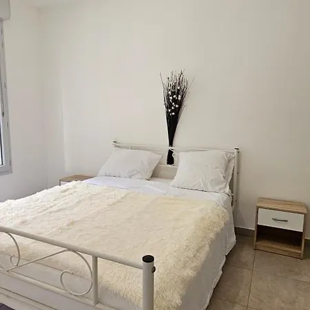 Cosy Dans Un Ecrin De Verdure -nice Daire